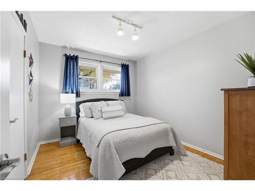 11 Kensington Avenue, Kitchener, ON - Indoor Photo Showing Bedroom