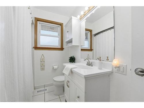 11 Kensington Avenue, Kitchener, ON - Indoor Photo Showing Bathroom
