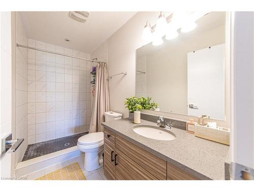 67 Progress Crescent, Kitchener, ON - Indoor Photo Showing Bathroom