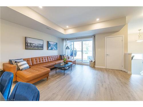 67 Progress Crescent, Kitchener, ON - Indoor Photo Showing Living Room