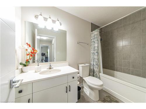 67 Progress Crescent, Kitchener, ON - Indoor Photo Showing Bathroom