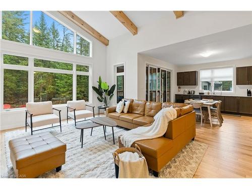 1049 Greensview Drive, Huntsville, ON - Indoor Photo Showing Living Room