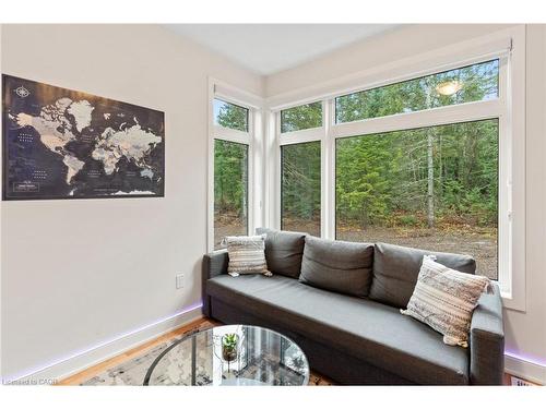 1049 Greensview Drive, Huntsville, ON - Indoor Photo Showing Living Room