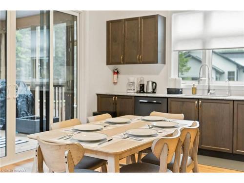 1049 Greensview Drive, Huntsville, ON - Indoor Photo Showing Dining Room