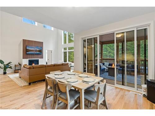 1049 Greensview Drive, Huntsville, ON - Indoor Photo Showing Dining Room