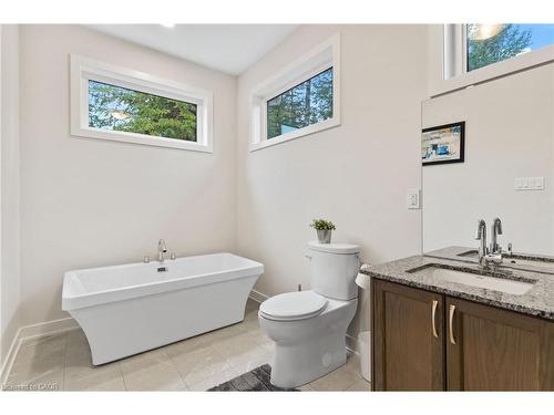 1049 Greensview Drive, Huntsville, ON - Indoor Photo Showing Bathroom