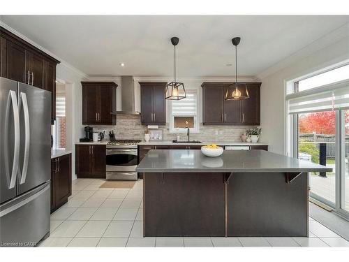 30 Danfield Court, Brampton, ON - Indoor Photo Showing Kitchen With Upgraded Kitchen