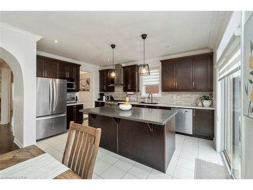 30 Danfield Court, Brampton, ON - Indoor Photo Showing Kitchen With Upgraded Kitchen