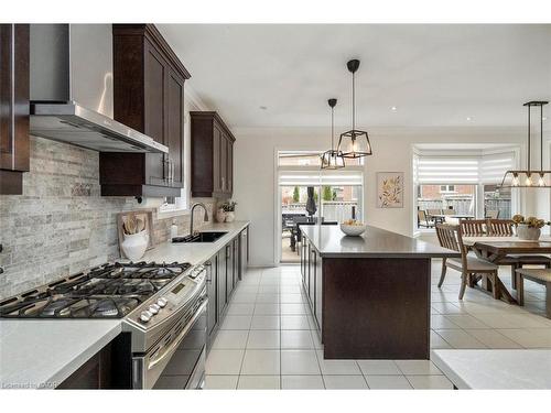 30 Danfield Court, Brampton, ON - Indoor Photo Showing Kitchen With Upgraded Kitchen