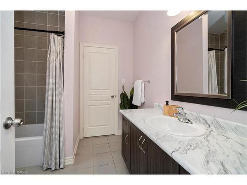 30 Danfield Court, Brampton, ON - Indoor Photo Showing Bathroom