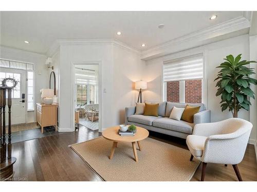 30 Danfield Court, Brampton, ON - Indoor Photo Showing Living Room