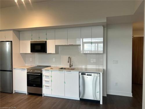2706-25 Wellington Street S, Kitchener, ON - Indoor Photo Showing Kitchen With Stainless Steel Kitchen