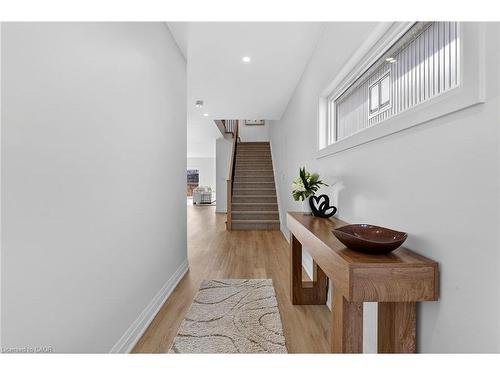 8868 Angie Drive, Niagara Falls, ON - Indoor Photo Showing Other Room