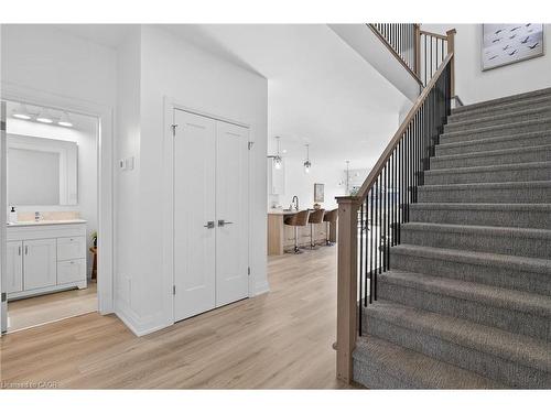 8868 Angie Drive, Niagara Falls, ON - Indoor Photo Showing Other Room