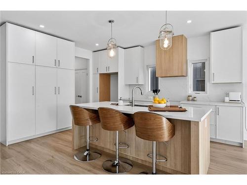 8868 Angie Drive, Niagara Falls, ON - Indoor Photo Showing Kitchen With Upgraded Kitchen