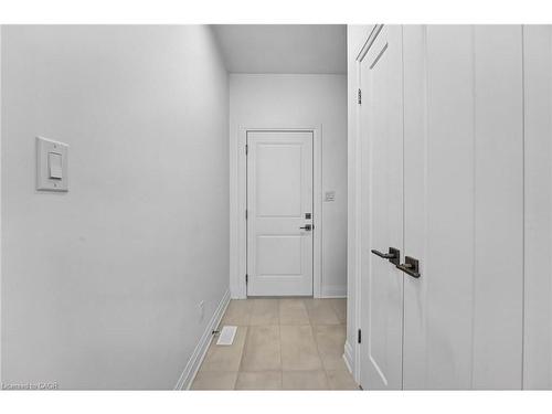 8868 Angie Drive, Niagara Falls, ON - Indoor Photo Showing Other Room