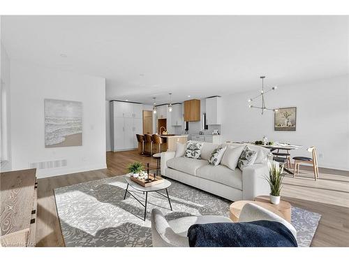 8868 Angie Drive, Niagara Falls, ON - Indoor Photo Showing Living Room