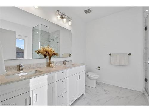 8868 Angie Drive, Niagara Falls, ON - Indoor Photo Showing Bathroom