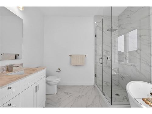 8868 Angie Drive, Niagara Falls, ON - Indoor Photo Showing Bathroom