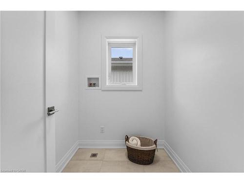 8868 Angie Drive, Niagara Falls, ON - Indoor Photo Showing Other Room