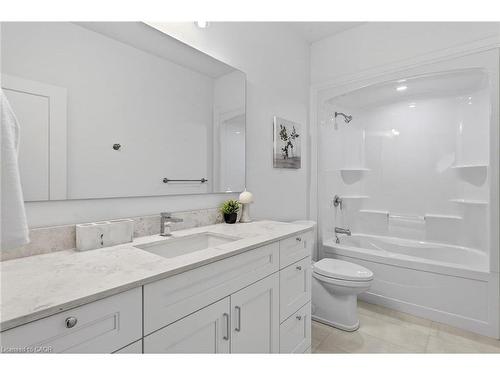 8868 Angie Drive, Niagara Falls, ON - Indoor Photo Showing Bathroom