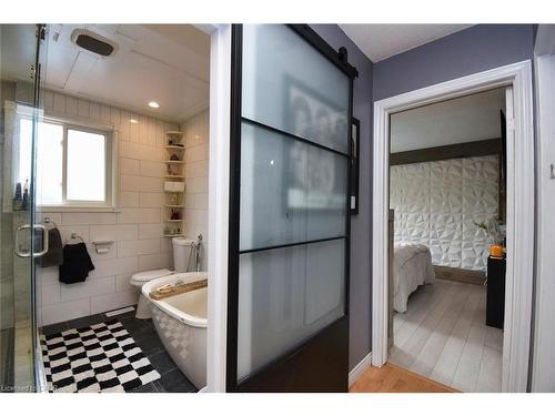 448 Acadia Drive, Hamilton, ON - Indoor Photo Showing Bathroom