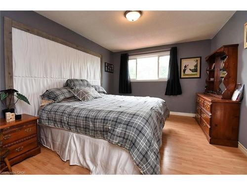 448 Acadia Drive, Hamilton, ON - Indoor Photo Showing Bedroom