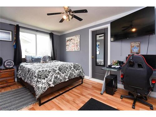 448 Acadia Drive, Hamilton, ON - Indoor Photo Showing Bedroom