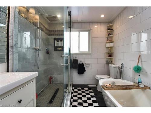 448 Acadia Drive, Hamilton, ON - Indoor Photo Showing Bathroom