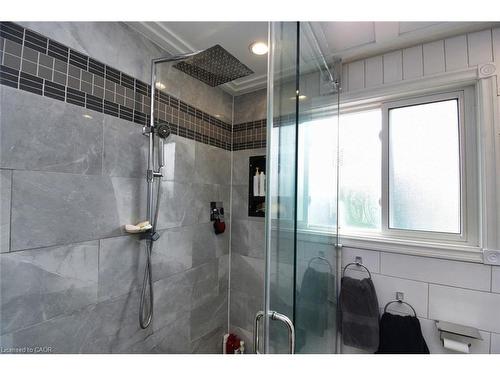 448 Acadia Drive, Hamilton, ON - Indoor Photo Showing Bathroom