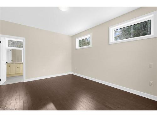 83-1007 Kingsridge Court, Huntsville, ON - Indoor Photo Showing Other Room