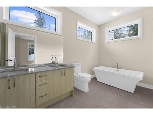 83-1007 Kingsridge Court, Huntsville, ON - Indoor Photo Showing Bathroom