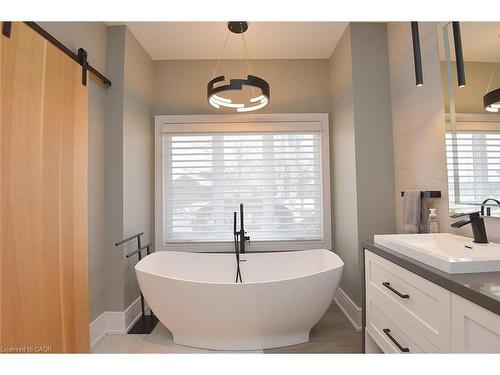 116 Grindstone Way, Hamilton, ON - Indoor Photo Showing Bathroom