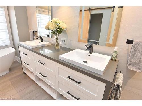 116 Grindstone Way, Hamilton, ON - Indoor Photo Showing Bathroom