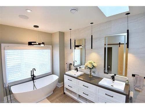 116 Grindstone Way, Hamilton, ON - Indoor Photo Showing Bathroom