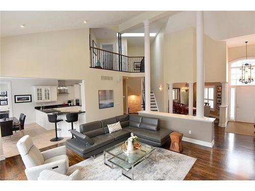 116 Grindstone Way, Hamilton, ON - Indoor Photo Showing Living Room