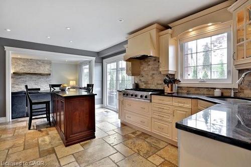 263 Princess Royal Court, Oakville, ON - Indoor Photo Showing Kitchen With Upgraded Kitchen