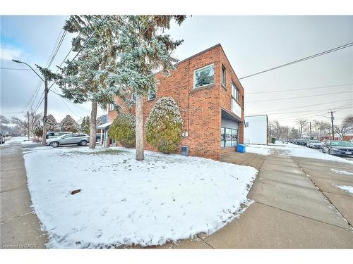 Upper-229 East 13Th Street, Hamilton, ON - Outdoor