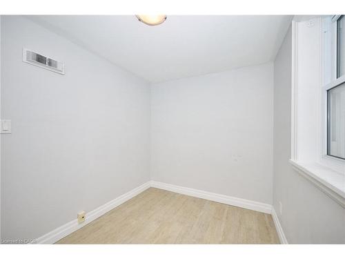 Upper-229 East 13Th Street, Hamilton, ON - Indoor Photo Showing Other Room