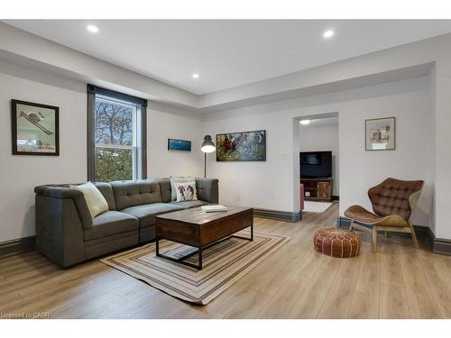 854 Queenston Road, Cambridge, ON - Indoor Photo Showing Living Room