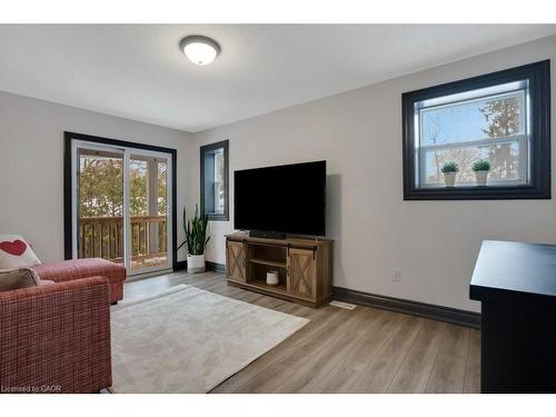 854 Queenston Road, Cambridge, ON - Indoor Photo Showing Living Room