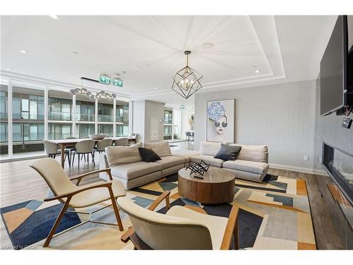 416-212 King William Street, Hamilton, ON - Indoor Photo Showing Living Room With Fireplace