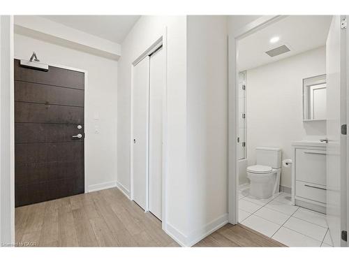 416-212 King William Street, Hamilton, ON - Indoor Photo Showing Bathroom