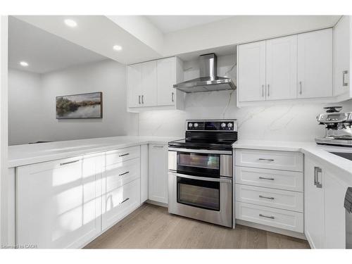 23-1357 Ontario Street, Burlington, ON - Indoor Photo Showing Kitchen With Upgraded Kitchen