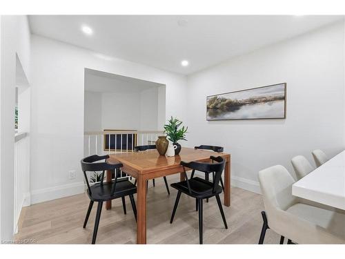 23-1357 Ontario Street, Burlington, ON - Indoor Photo Showing Dining Room