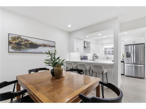 23-1357 Ontario Street, Burlington, ON - Indoor Photo Showing Dining Room