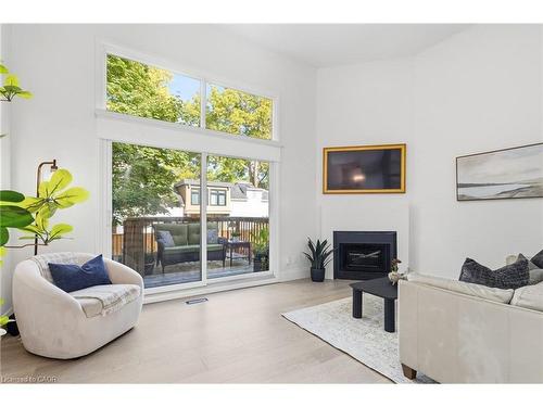 23-1357 Ontario Street, Burlington, ON - Indoor Photo Showing Living Room With Fireplace