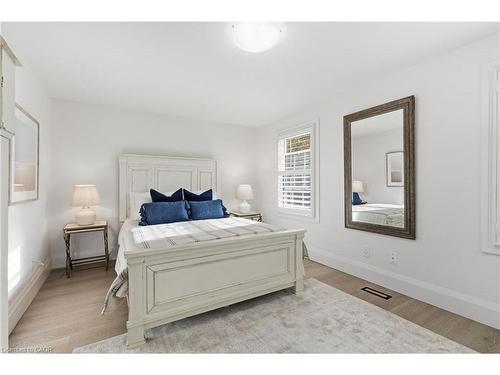 23-1357 Ontario Street, Burlington, ON - Indoor Photo Showing Bedroom