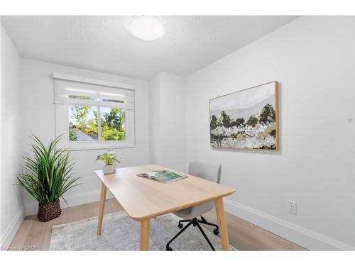 23-1357 Ontario Street, Burlington, ON - Indoor Photo Showing Dining Room