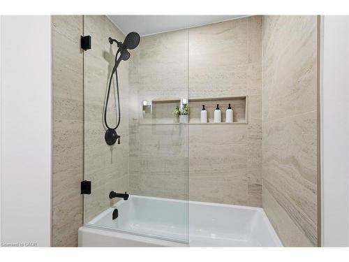 23-1357 Ontario Street, Burlington, ON - Indoor Photo Showing Bathroom